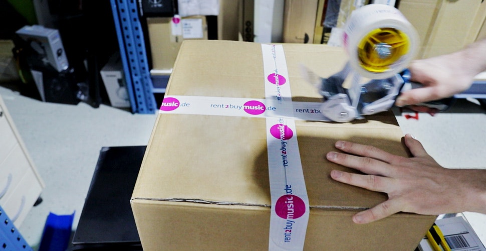 Paket wird gepackt